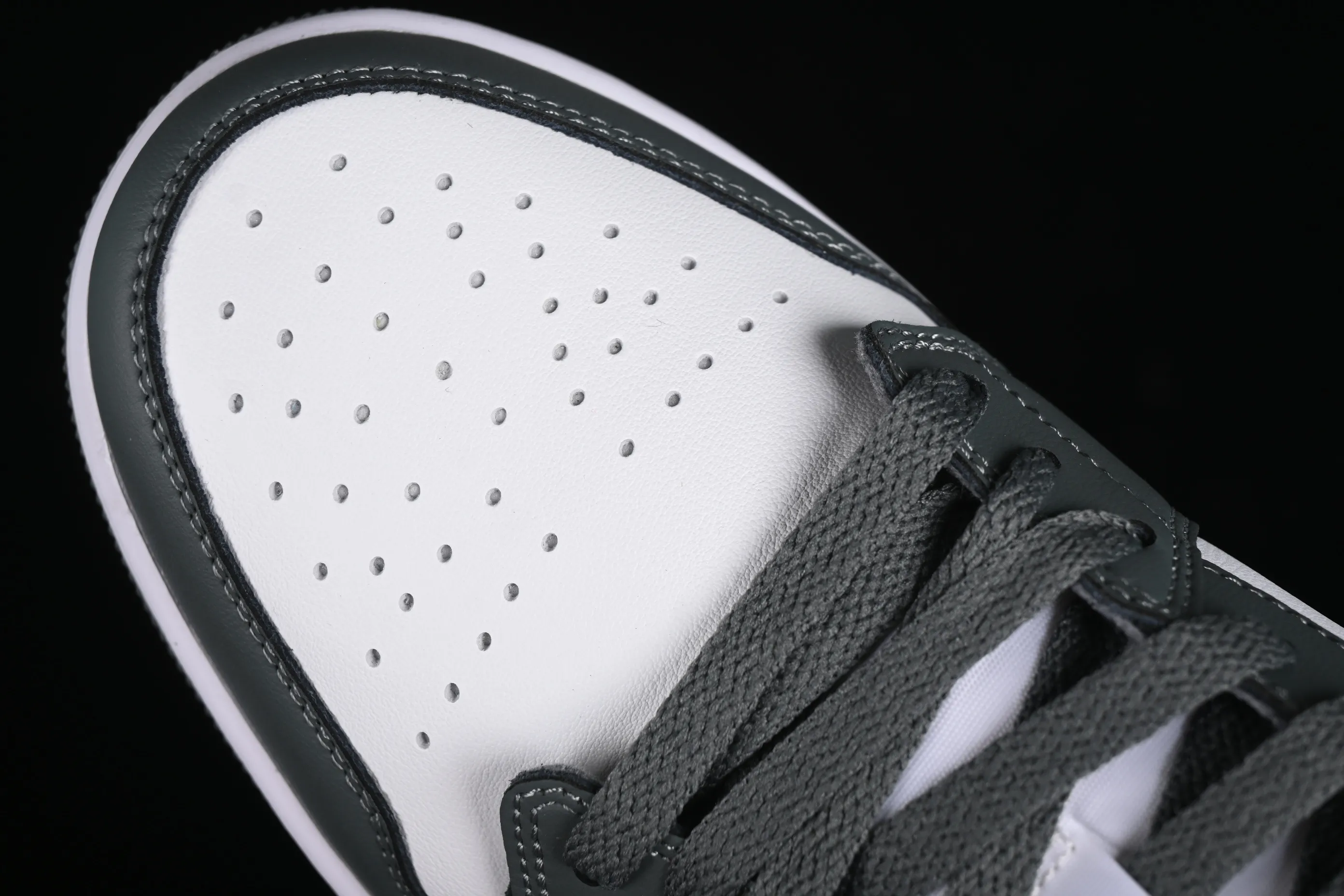 All categories Air Jordan Jordan series basketball shoes Air Jordan 1 Low Air Jordan 1 Low AJ1 Joe 1 black and gray low-top cultural basketball shoes 553560-152